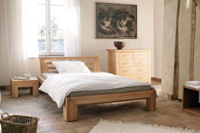 Bett Batu von Sira