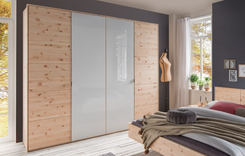 Endlos-Schrank Front 6 Zirbe von m&h | Wohnwerk Berlin