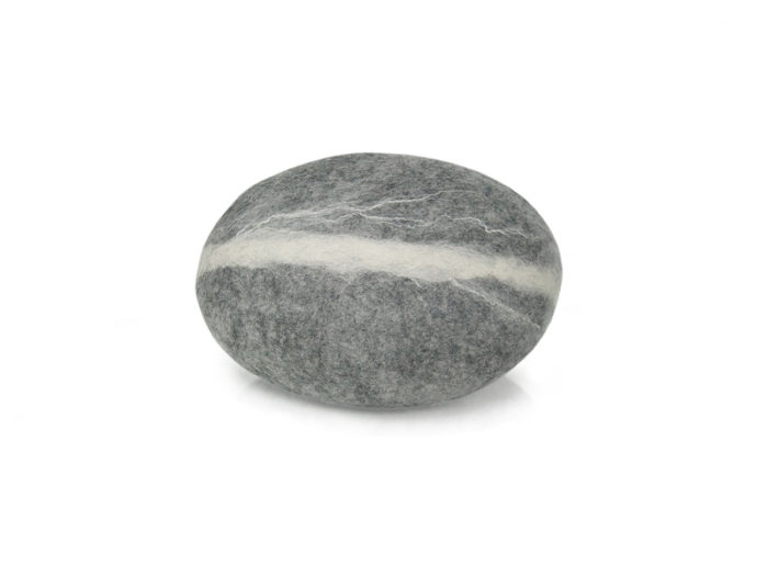 Filzkissen stONE collection No. 3 Light Grey von fivetimesone – Bild 2