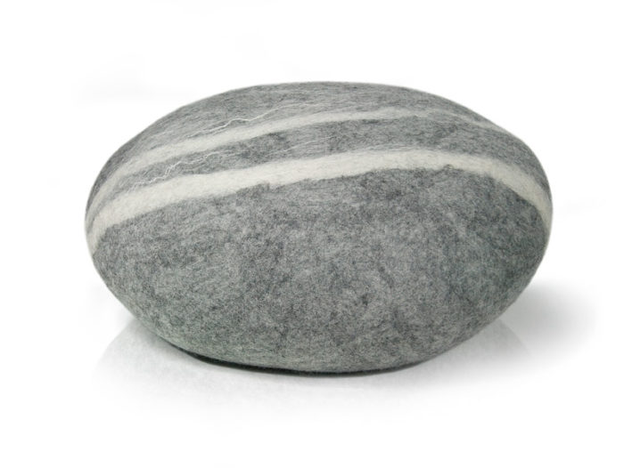 Filzkissen stONE collection No. 3 Light Grey von fivetimesone – Bild 4