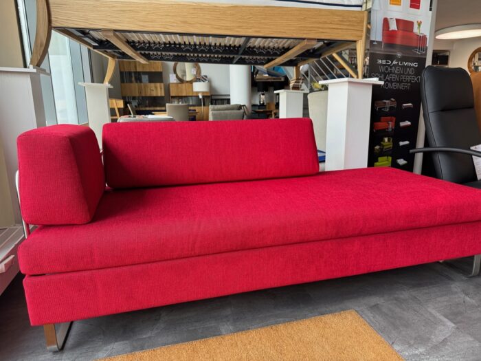 % Angebot Schlafsofa Doppio in Miyaki Rosso von Swiss Plus / Ausstellungsstück