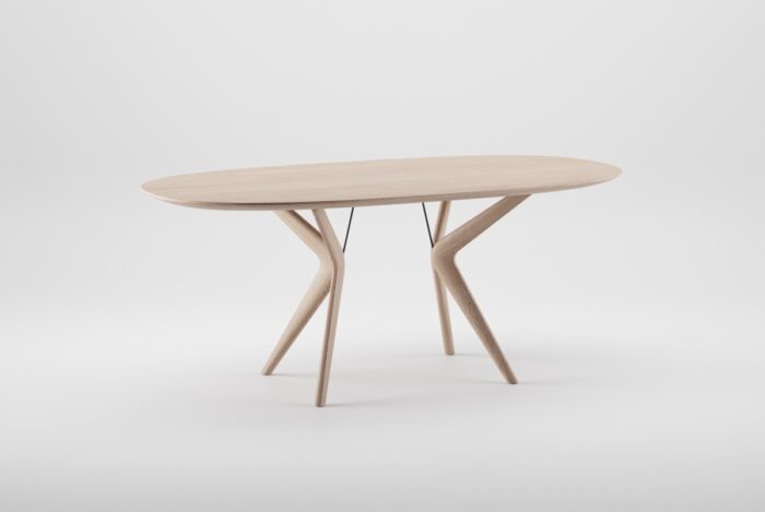 Esstisch Lakri oval von Artisan