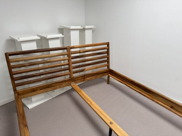 % Angebot Bett Laborum in Nussbaum von Lupus73 / Ausstellungsstück – Bild 3